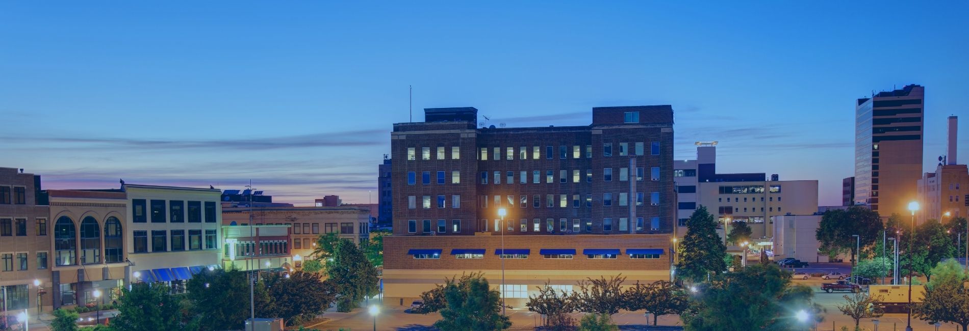 8 Hotels with Park Stay Fly Packages Near FAR Airport
