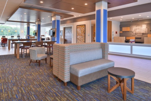 Holiday Inn Express & Suites Omaha Airport, an IHG Hotel , NE 51510 near Eppley Airfield View Point 14
