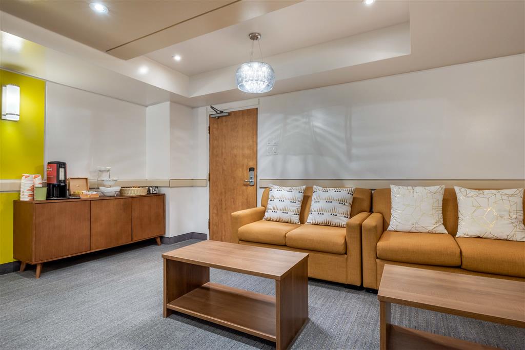 Quality Hotel Dorval , QC H4T 1E7 near Montreal-Pierre Elliott Trudeau Int. Airport View Point 10