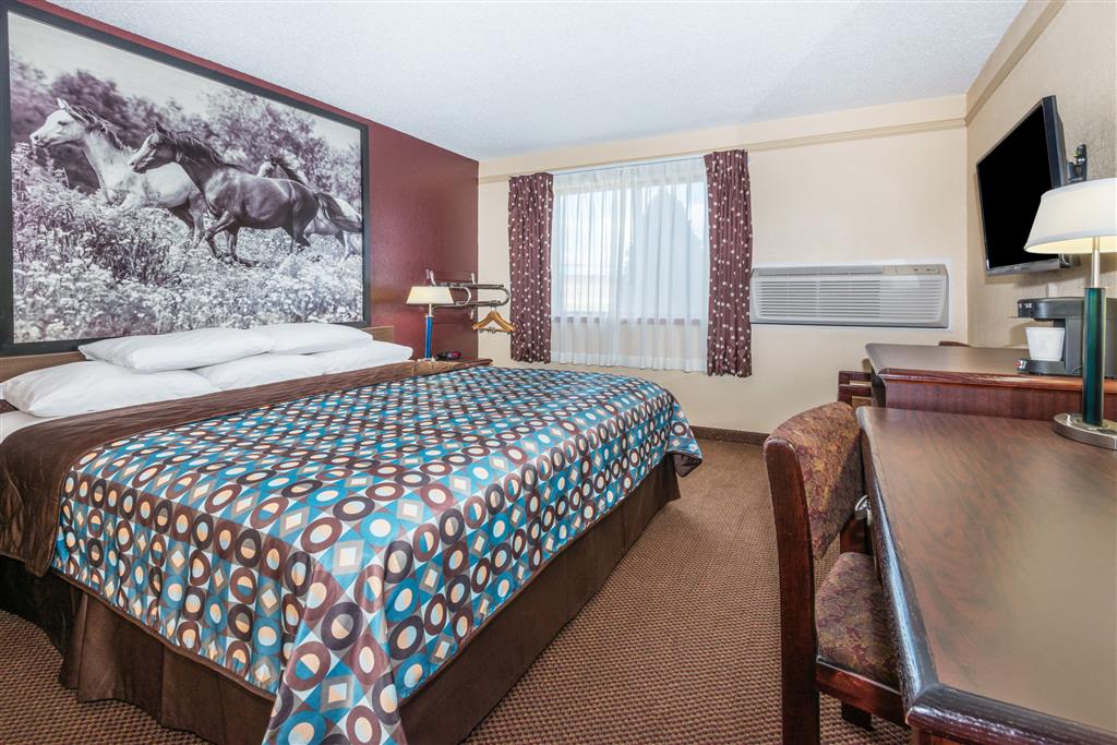 Super 8 by Wyndham Kansas City at Barry Road/Airport , MO 64152 near Kansas City International Airport View Point 8