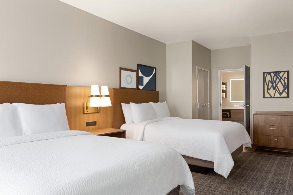 Staybridge Suites Montreal Airport - St-Laurent by IHG , QC H4S 1C8 near Montreal-Pierre Elliott Trudeau Int. Airport View Point 12