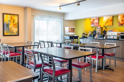 COMFORT INN REGINA , SK S4Z 1A4 near Regina International Airport View Point 5