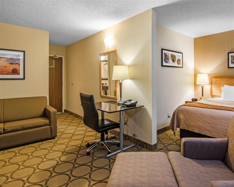 COMFORT INN REGINA , SK S4Z 1A4 near Regina International Airport View Point 8