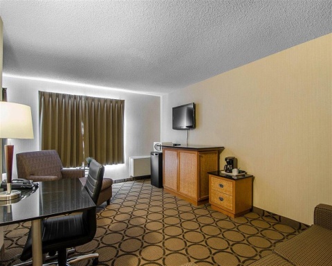 COMFORT INN REGINA , SK S4Z 1A4 near Regina International Airport View Point 9