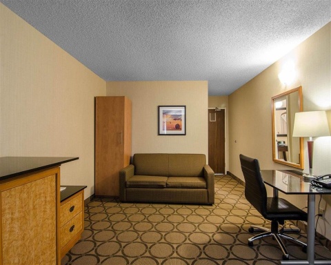 COMFORT INN REGINA , SK S4Z 1A4 near Regina International Airport View Point 14