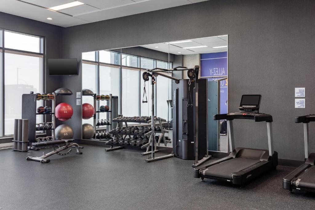 Holiday Inn Express Montreal Airport - St-Laurent by IHG , QC H4S 1C8 near Montreal-Pierre Elliott Trudeau Int. Airport View Point 2