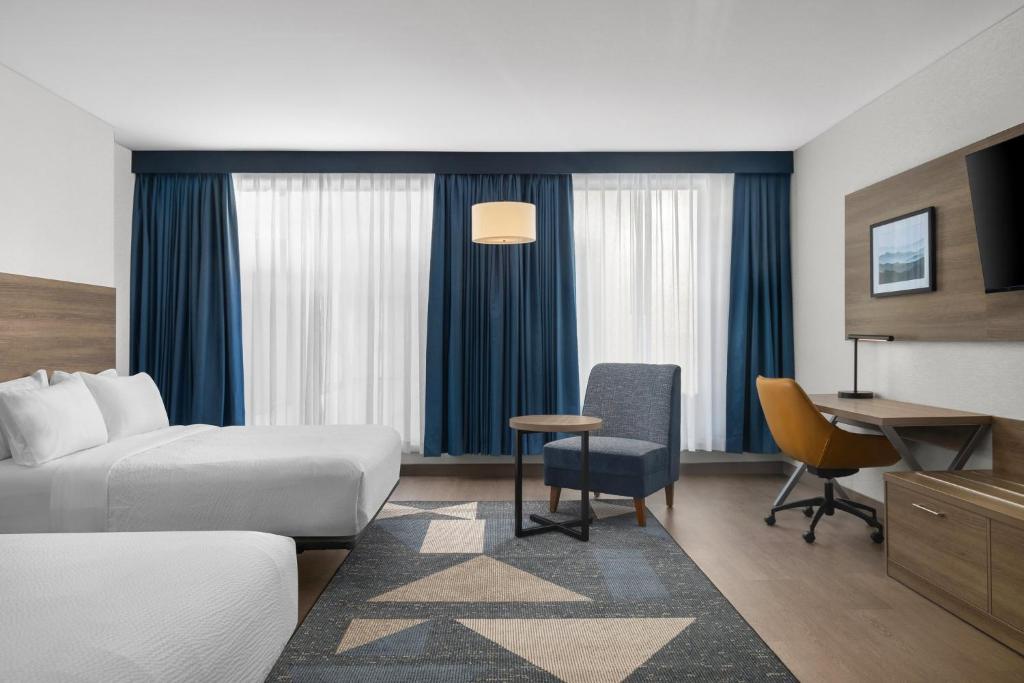 Holiday Inn Express Montreal Airport - St-Laurent by IHG , QC H4S 1C8 near Montreal-Pierre Elliott Trudeau Int. Airport View Point 12