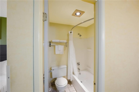 Quality Inn SeaTac Airport-Seattle , WA 98188 near Seattle-tacoma International Airport View Point 24
