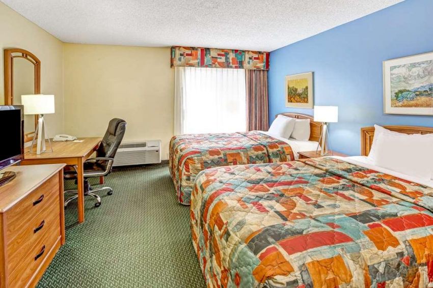 Days+inn+by+wyndham+raleigh+airport+research+triangle+park+nc www.stayparktravel.com