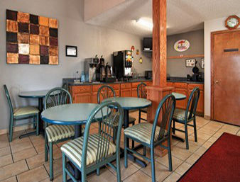 Super 8 Kansas City Airport At Barry Road , MO 64152 near Kansas City International Airport View Point 3