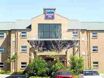 Travelodge Romulus Detroit Airport , Detroit 48174 near Detroit Metropolitan Wayne County Airport View Point 1