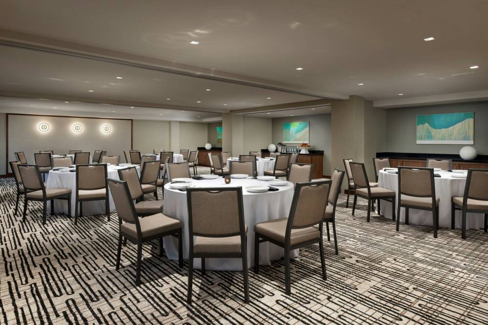 Ac Hotels By Marriott Honolulu 8