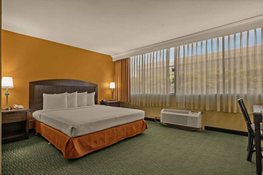 Airport Honolulu Hotel, Trademark Collection By Wyndham 7
