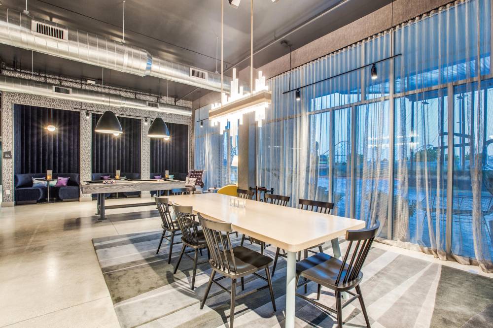 Aloft Dallas Arlington Entertainment District 8