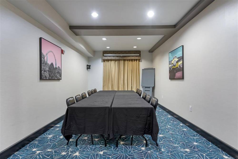 Best Western Plus Arlington North Hotel & Suites 2