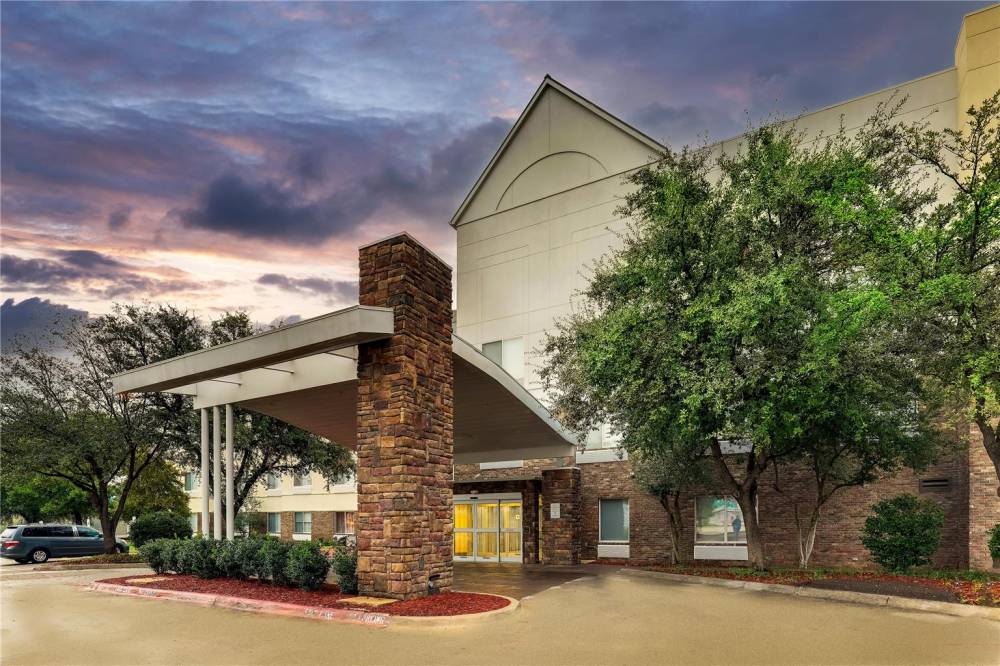 Best Western Plus Las Colinas Inn & Suites 4