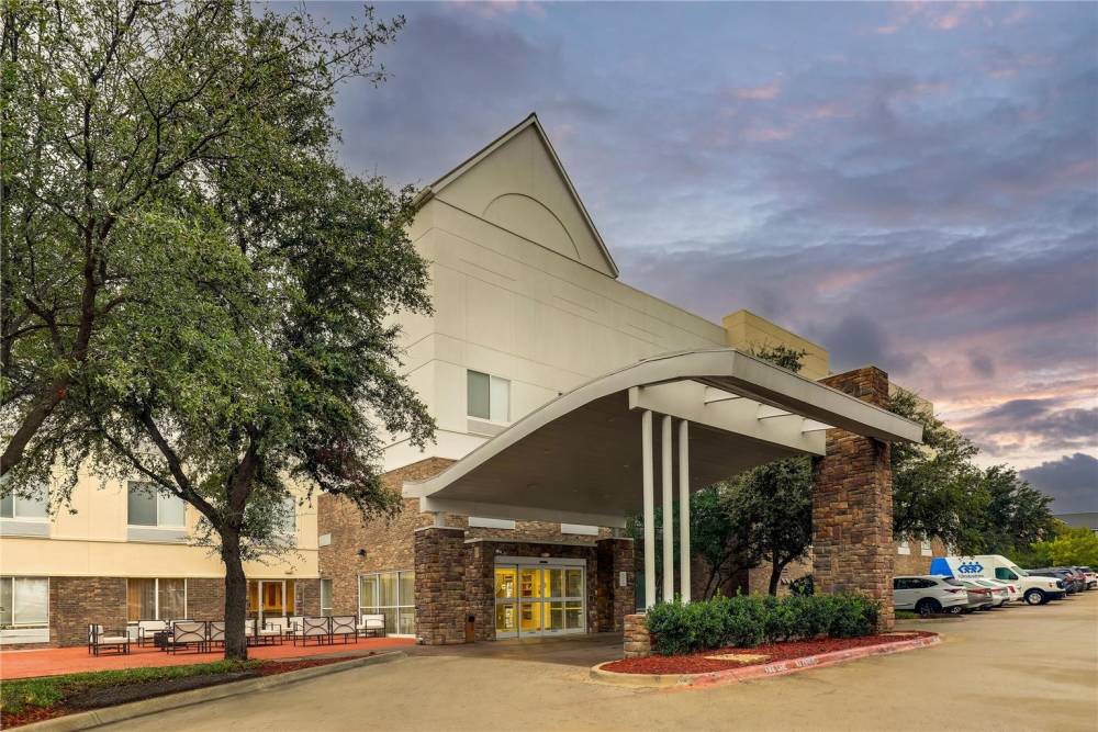 Best Western Plus Las Colinas Inn & Suites 1
