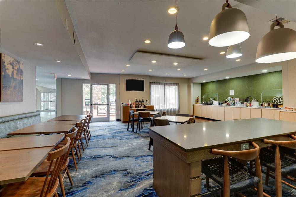 Best Western Plus Las Colinas Inn & Suites 9