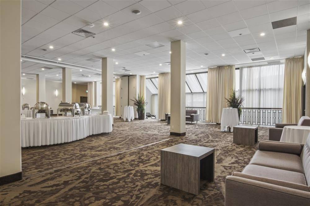 Best Western Premier Calgary Plaza Hotel & Conference Centre 1