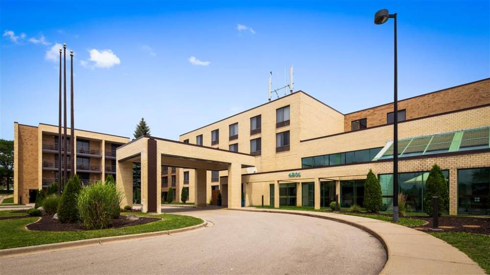 Bw East Towne Suites 1