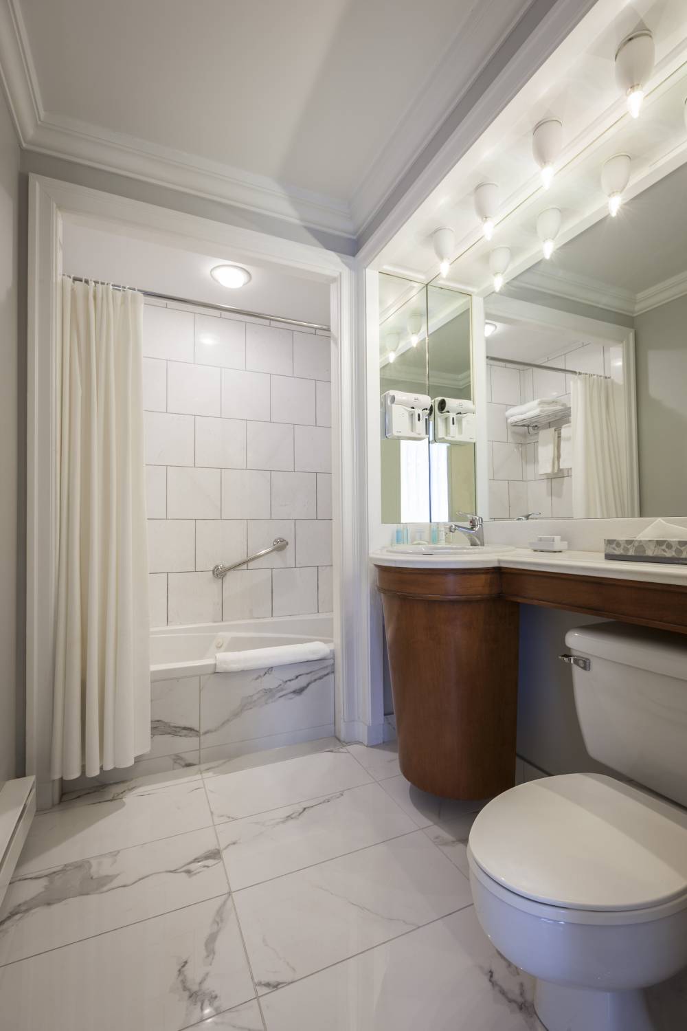 Chateau Versailles Guest Bathroom