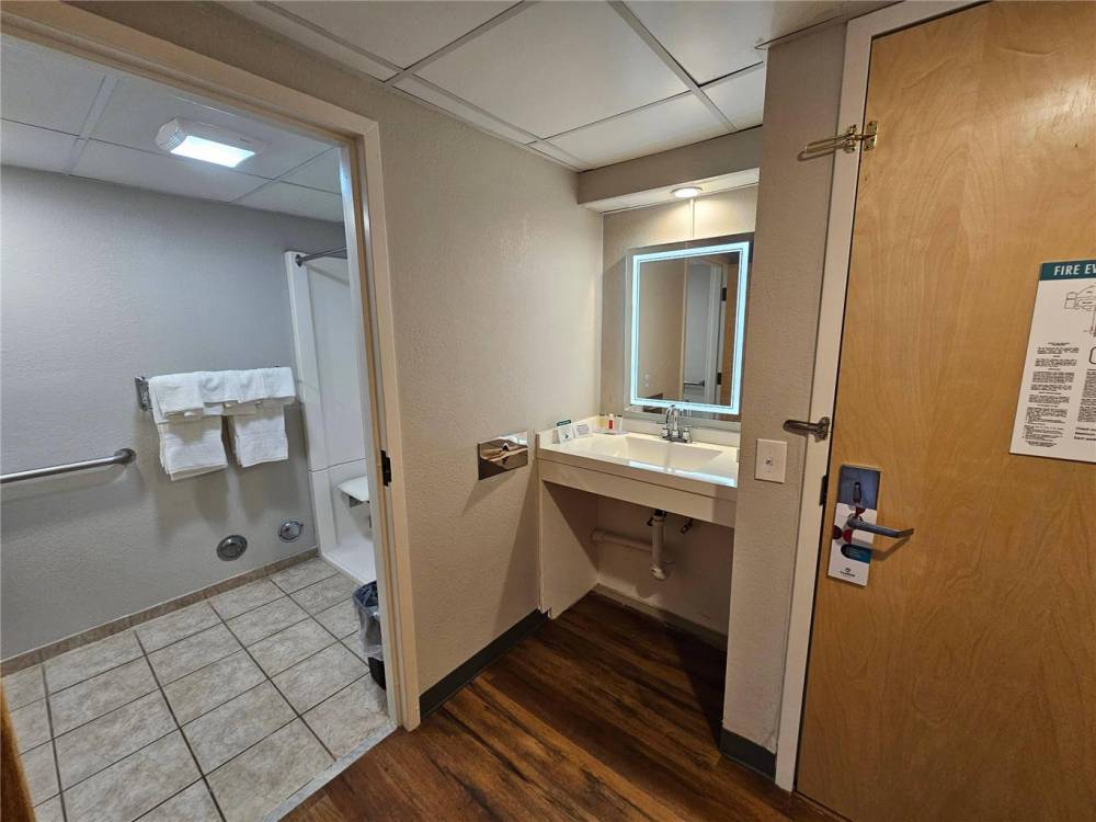 Clarion Pointe South Portland 8