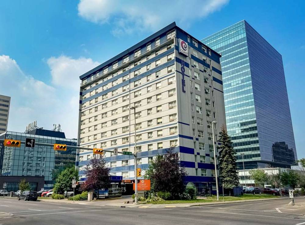 Coast Calgary Downtown Hotel And Suites By Apa 1