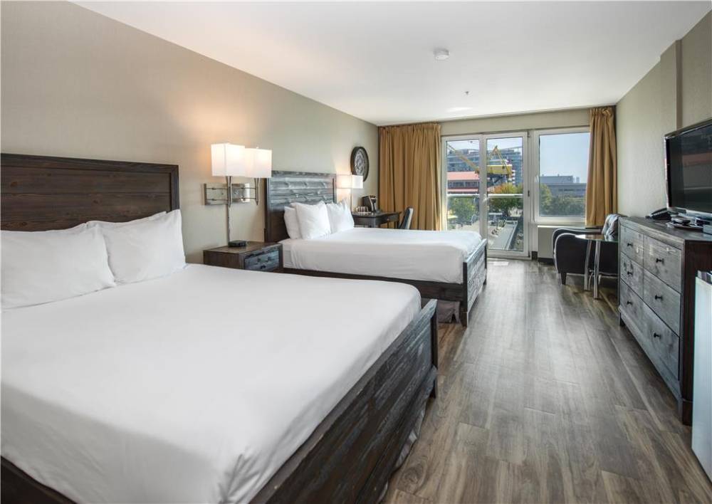 Coast Lonsdale Quay Hotel 6