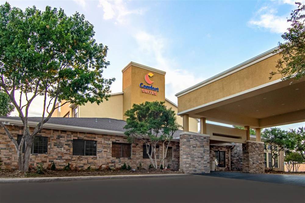 Comfort Suites Nw Dallas Near Love Field 1