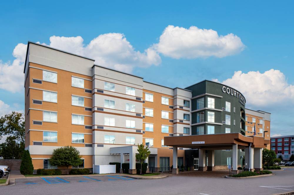 Courtyard By Marriott Charleston Downtown Civic Center 1