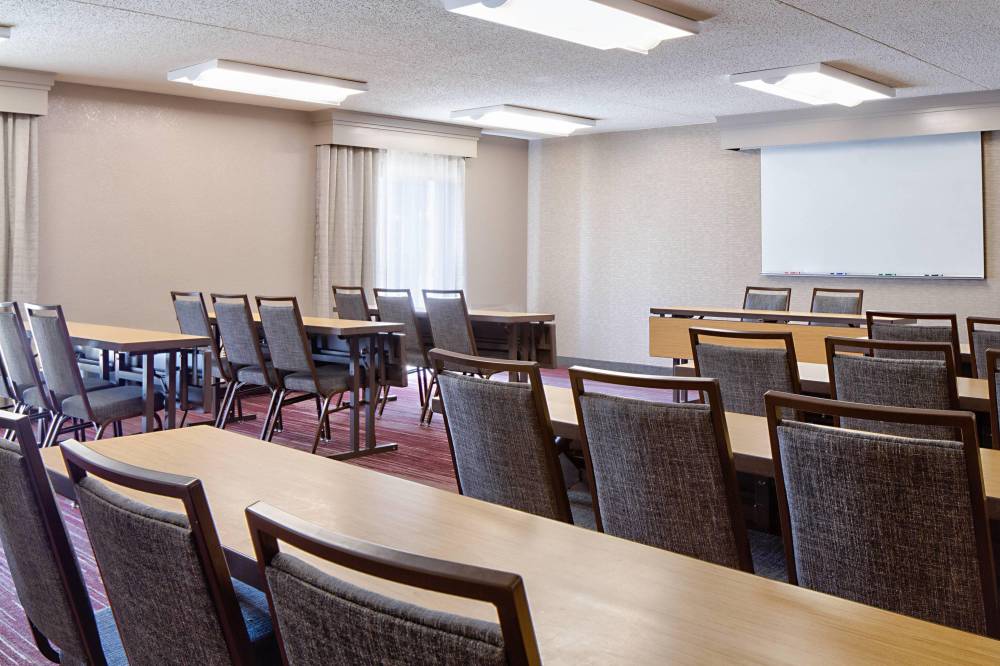 Courtyard By Marriott Dallas Arlington Entertainment District 4