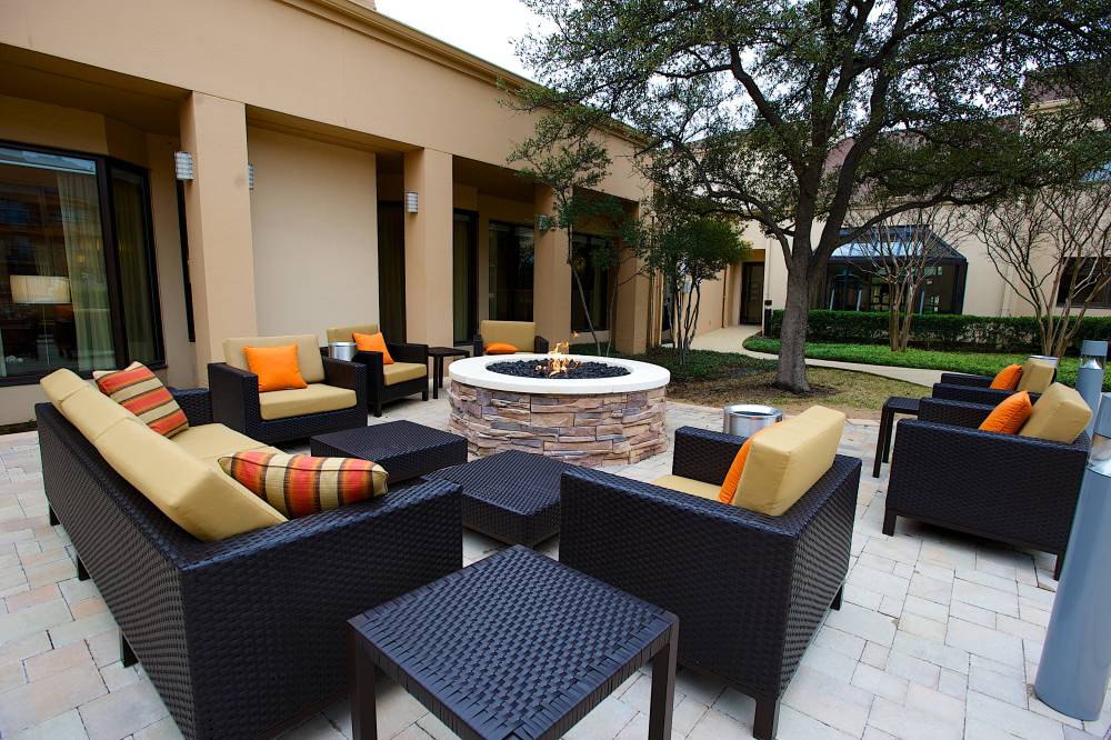 Courtyard By Marriott Dallas-fort Worth Bedford 8