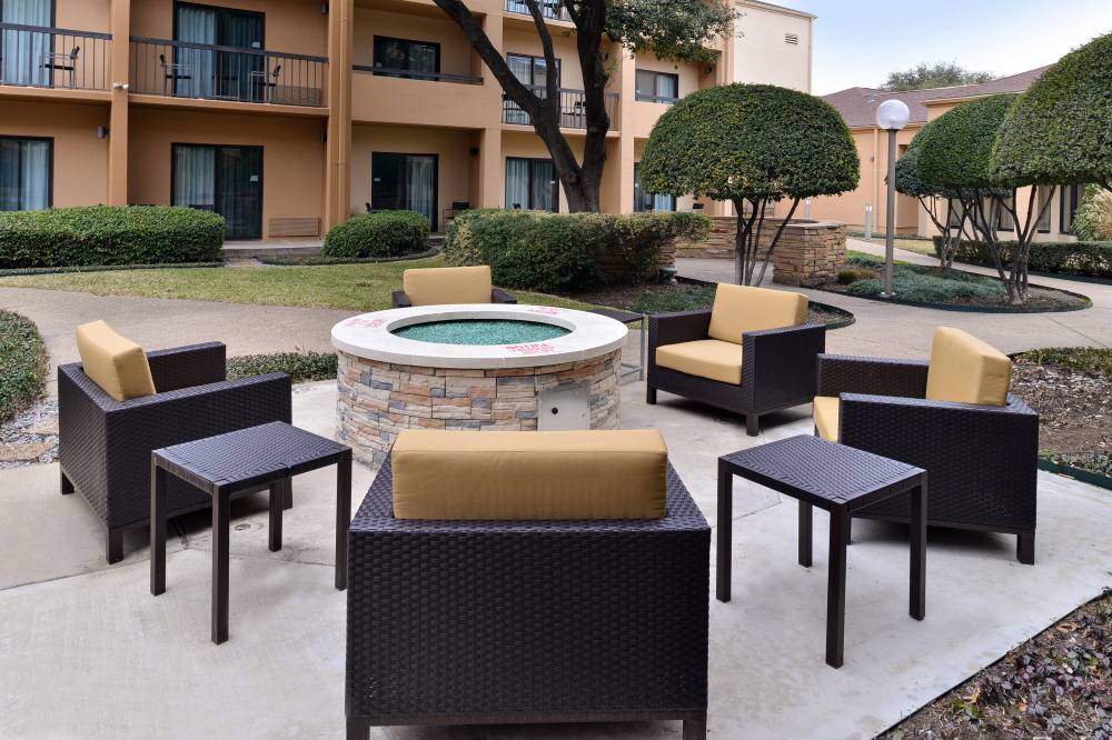 Courtyard By Marriott Dallas Northwest 10
