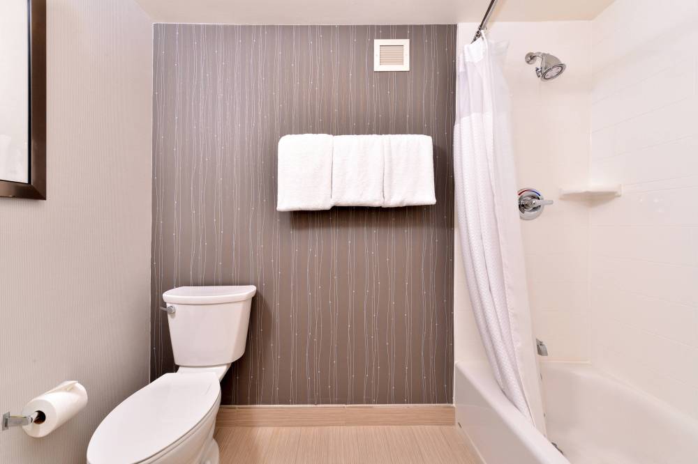 Courtyard By Marriott Dallas Northwest 2