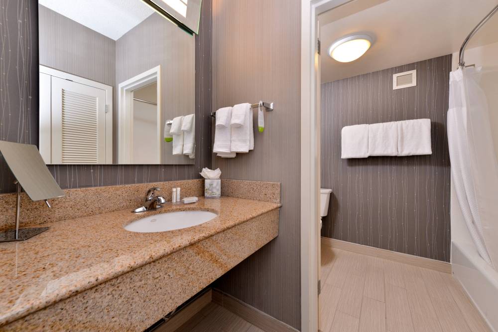 Courtyard By Marriott Dallas Northwest 1