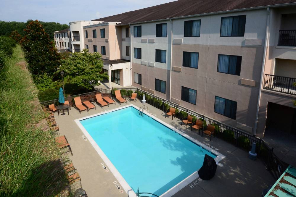 Courtyard By Marriott Danville 7