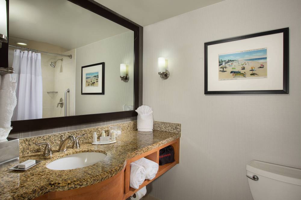 Courtyard By Marriott Fort Lauderdale Beach 1
