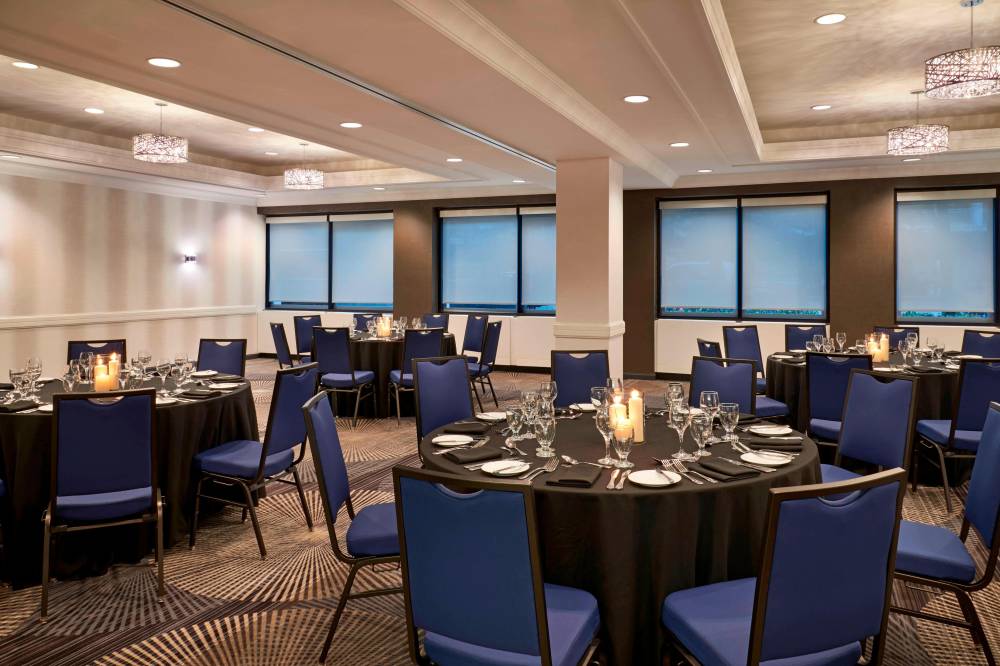 Courtyard By Marriott Toronto Downtown 8