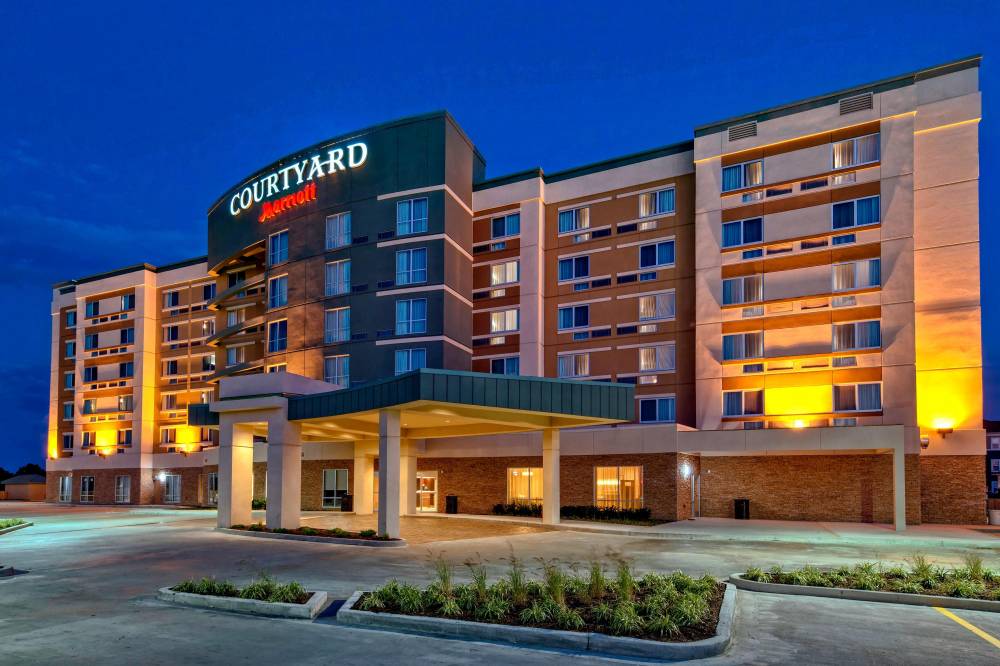 Courtyard By Marriott Westbury Long Island