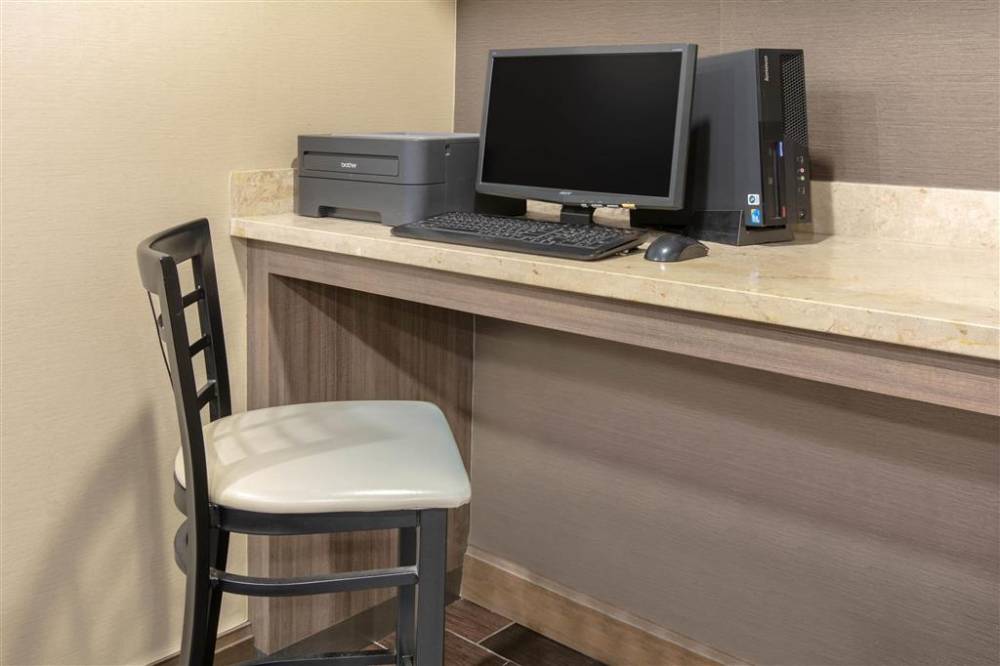 Di Suites Arlington Six Flags 3