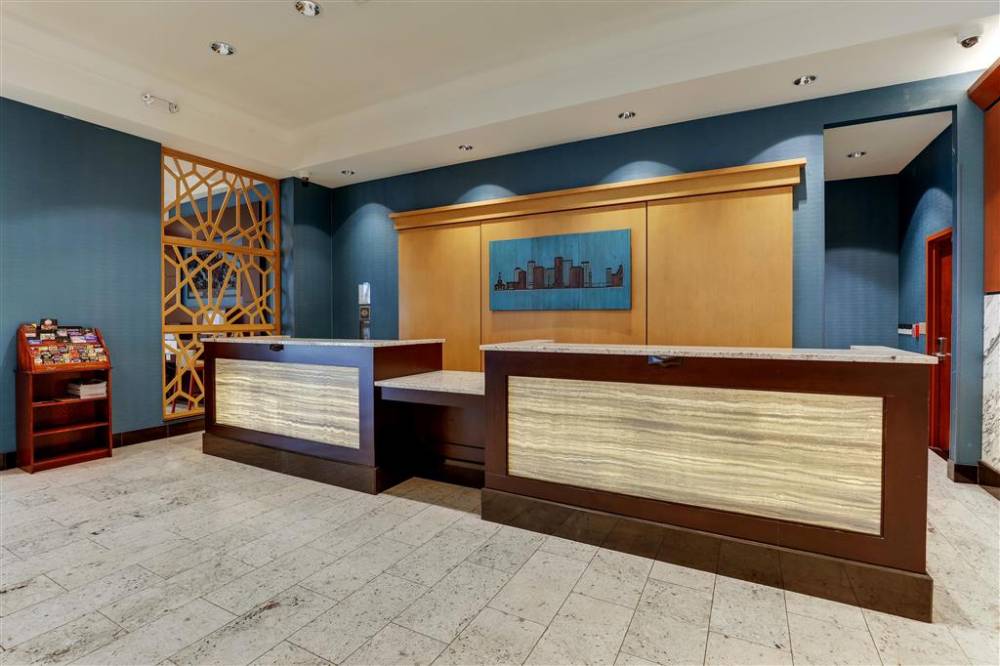 Drury Plaza Hotel Dallas Arlington 2
