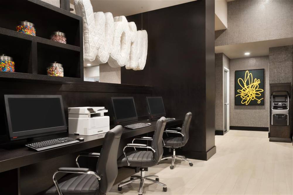 Embassy Suites By Hilton New York Manha 5