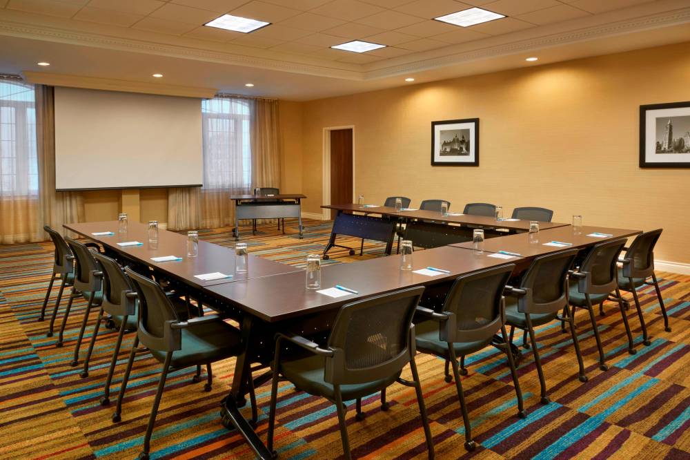 Fairfield Inn And Suites By Marriot Ottawa Kanata 7