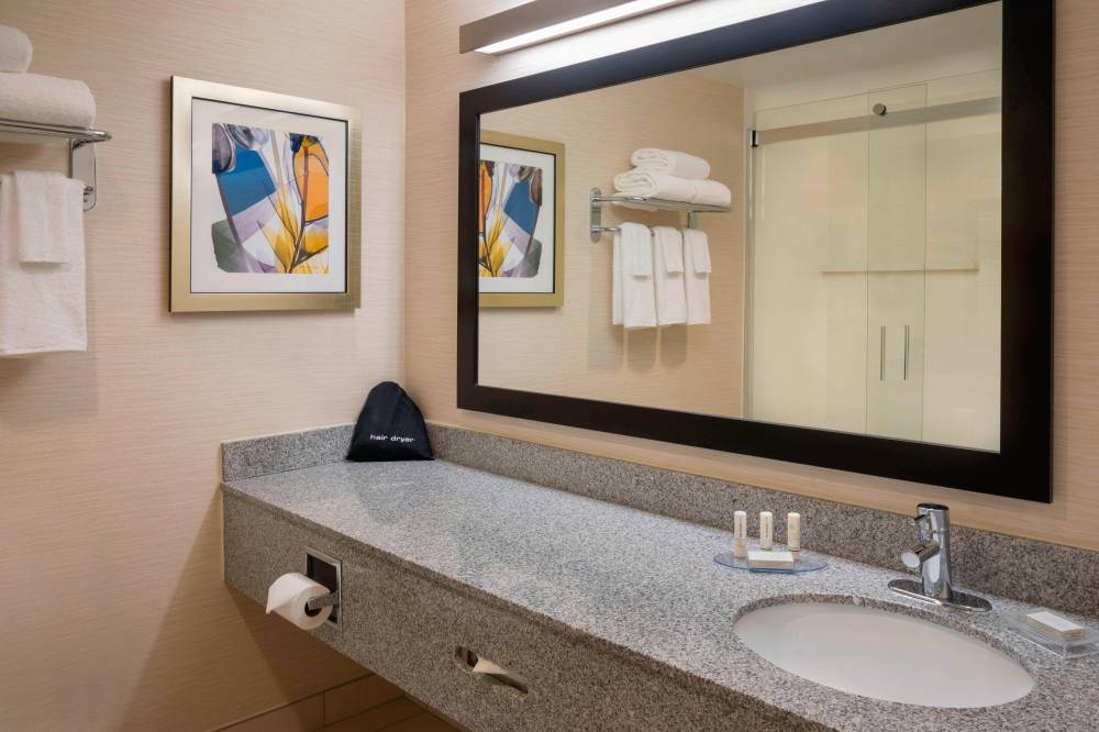 Fairfield Inn And Suites By Marriot Ottawa Kanata 1