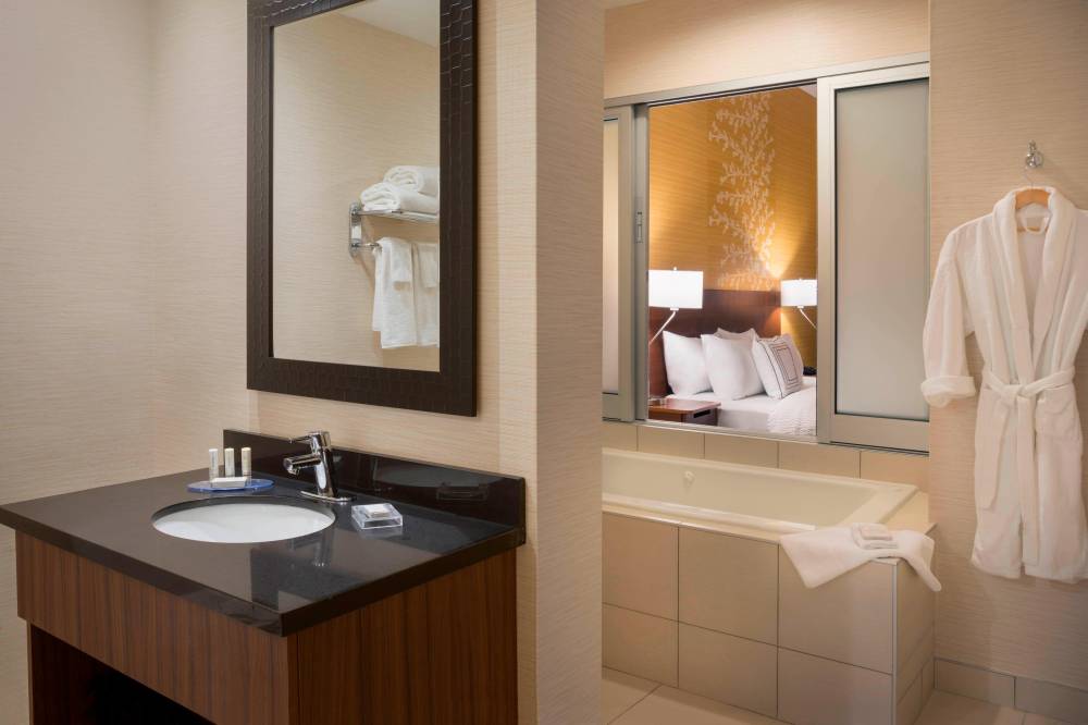 Fairfield Inn And Suites By Marriot Ottawa Kanata 2