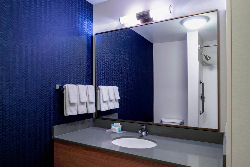 Fairfield Inn And Suites By Marriott Kelowna 3