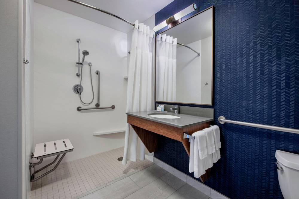 Fairfield Inn And Suites By Marriott Kelowna 1