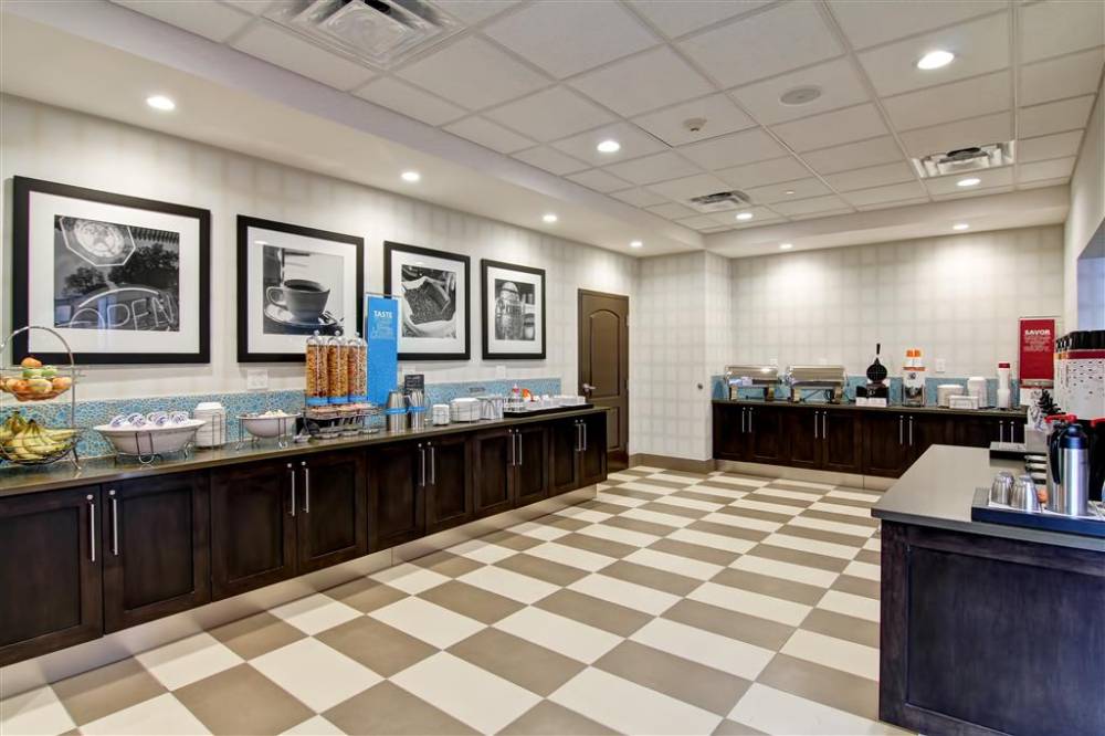 Hampton Inn And Suites By Hilton Saskatoon Airport 4