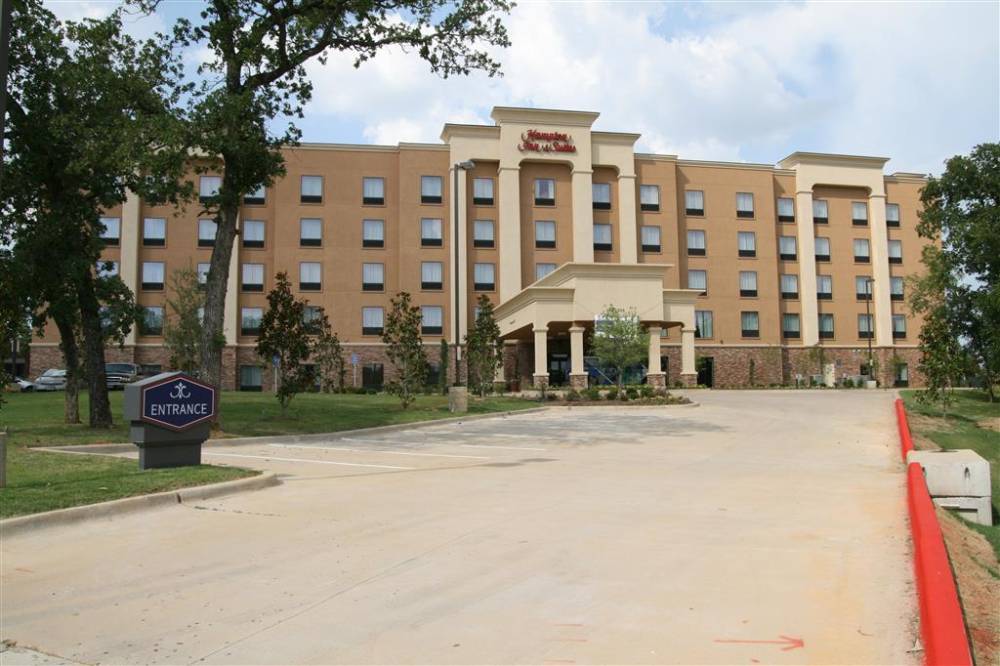 Hampton Inn And Suites Dallas-arlington Nrth-entertainmnt Dist 1