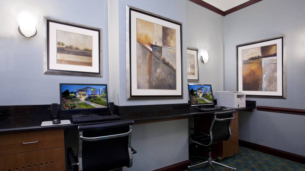 Holiday Inn Exp Stes Allentown West 1